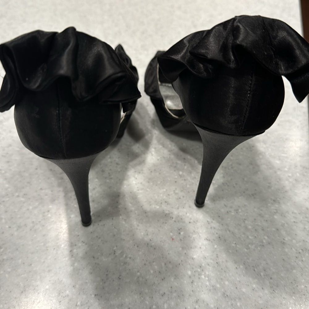 Brand new shi heels - Picture 4 of 4